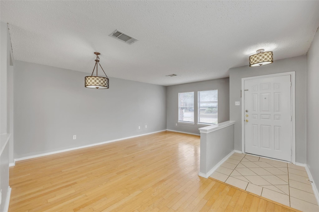 2514 Byfield Dr - Photo 3