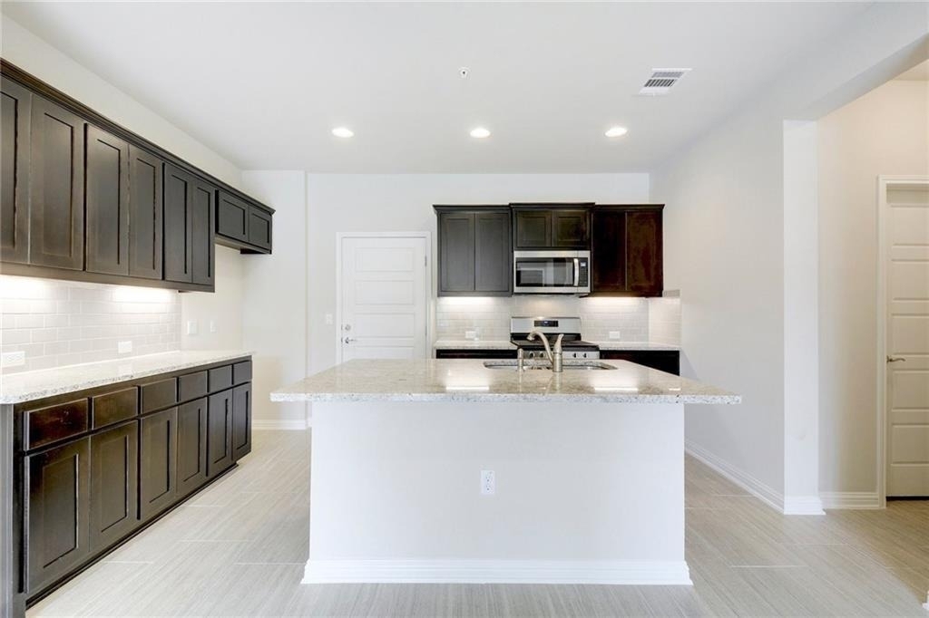 13800 Lyndhurst St - Photo 9