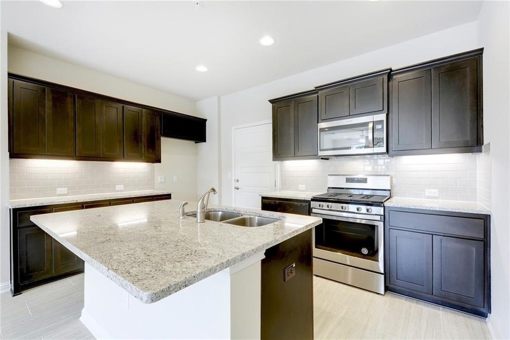 13800 Lyndhurst St - Photo 10