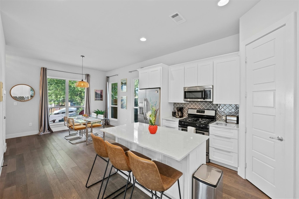 1902 E 8th St - Photo 9
