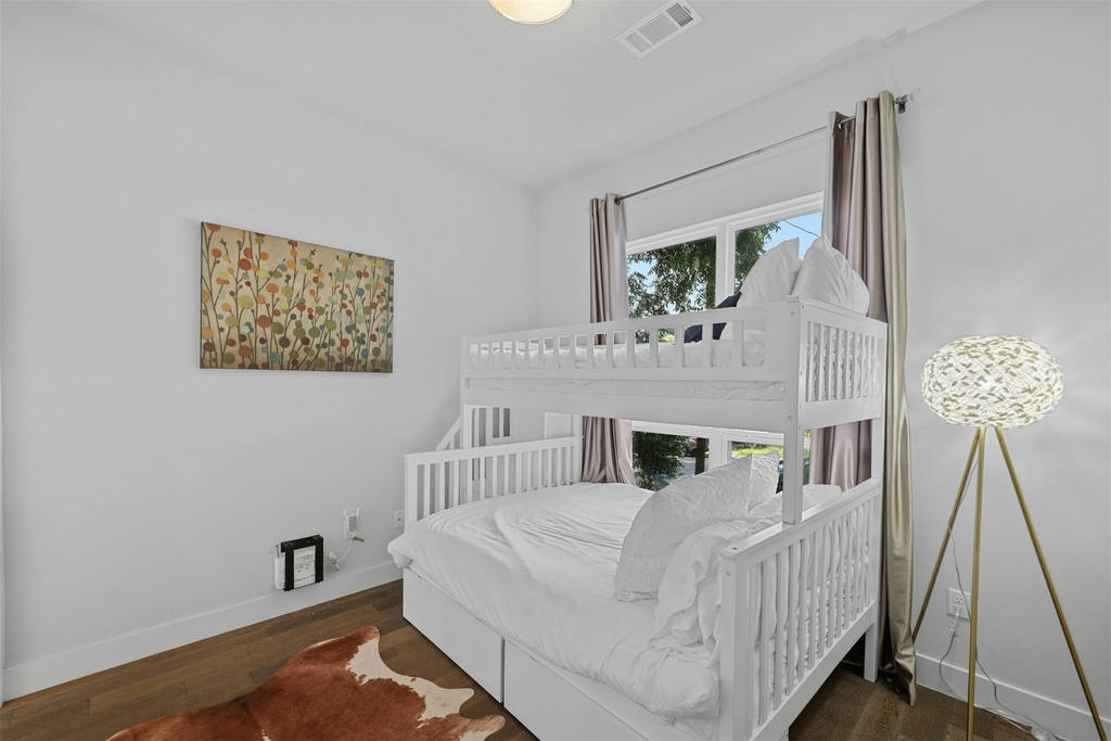 1902 E 8th St - Photo 21