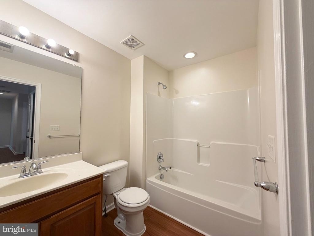 10 S Meadow Court - Photo 10