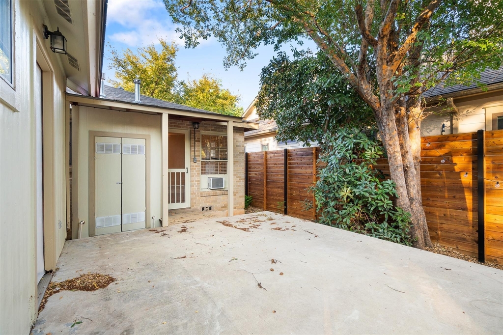 1911 W 38th Street - Photo 21
