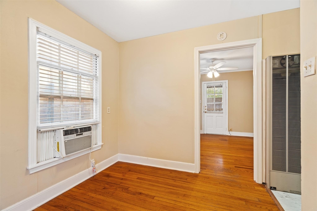 1911 W 38th Street - Photo 8