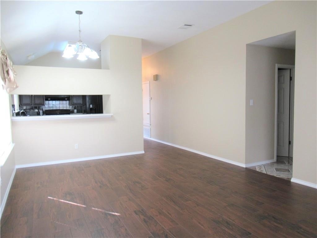 4723 Castleman Dr - Photo 9