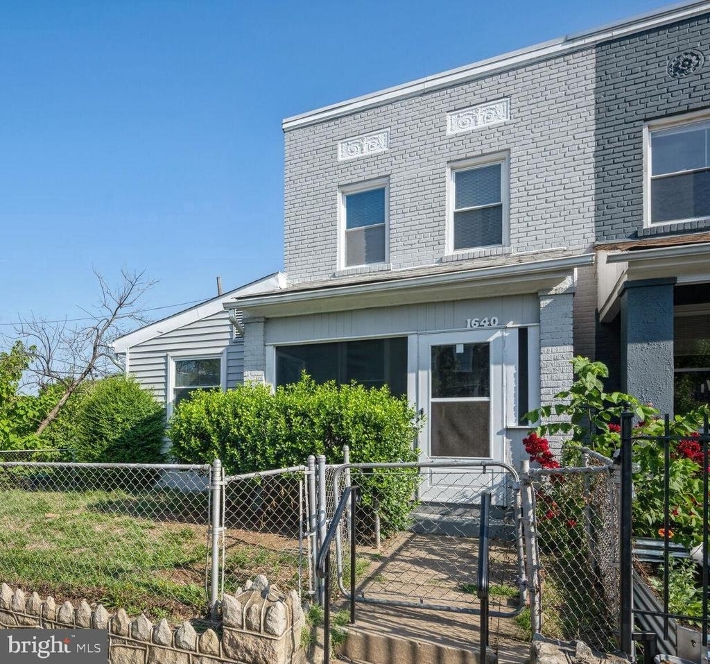 1640 L Street Ne - Photo 0