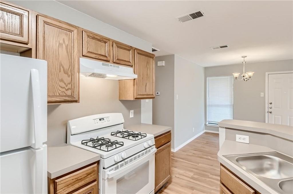 2511 Cypress Ln - Photo 3