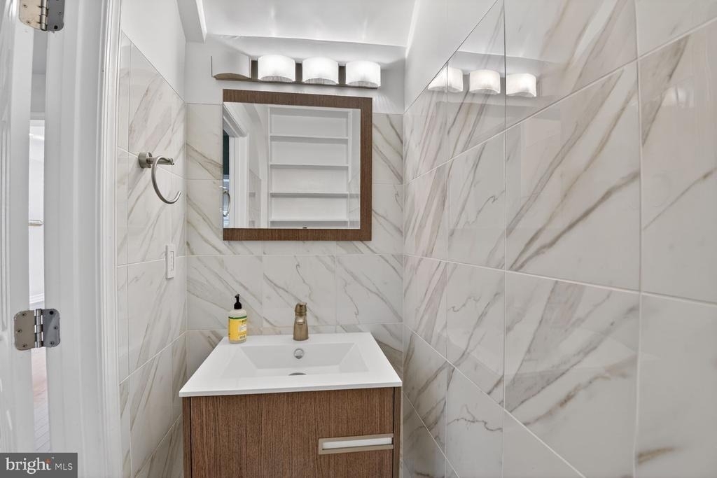 5338 41st Street Nw - Photo 7