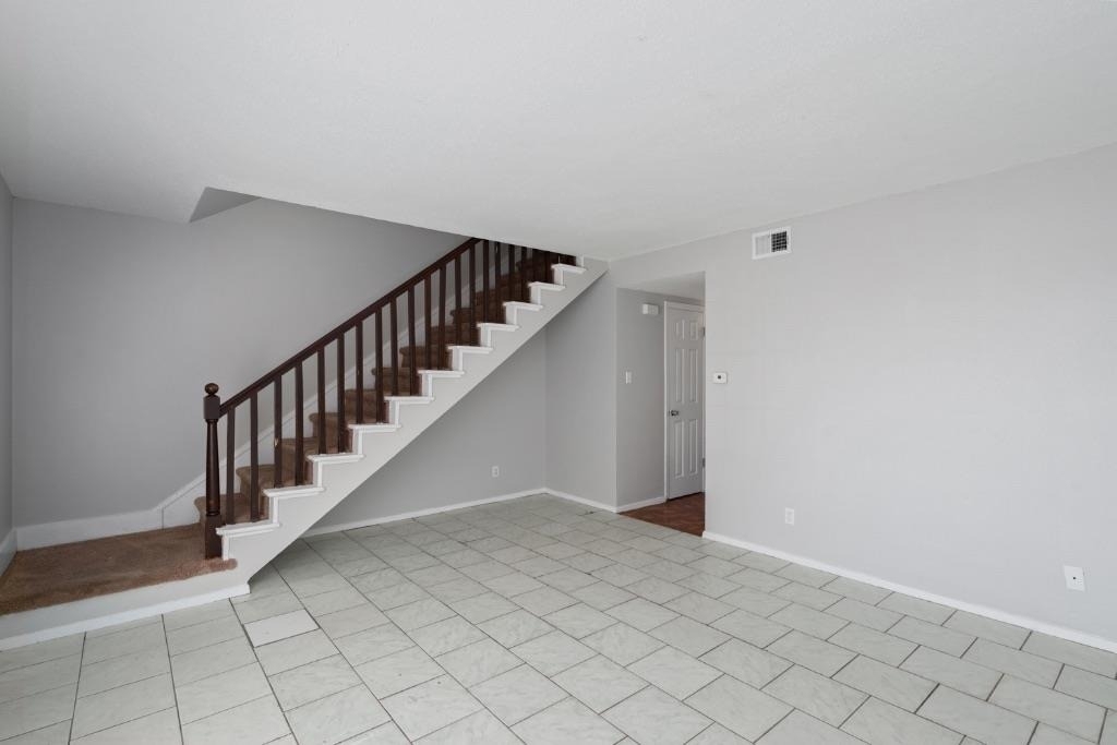 5800 Belmoor Dr - Photo 2
