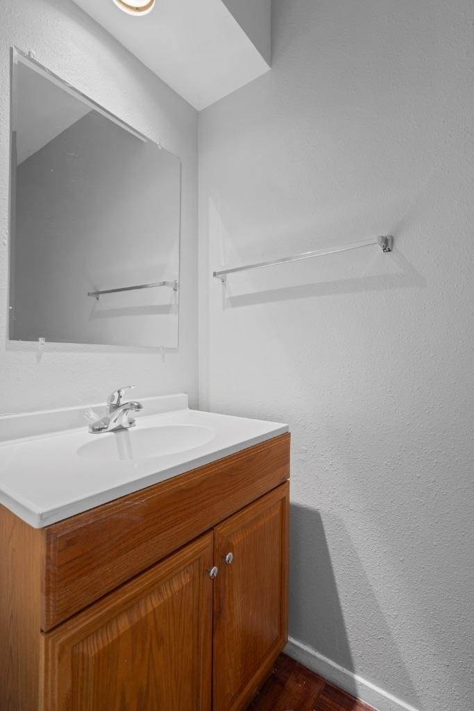5800 Belmoor Dr - Photo 3