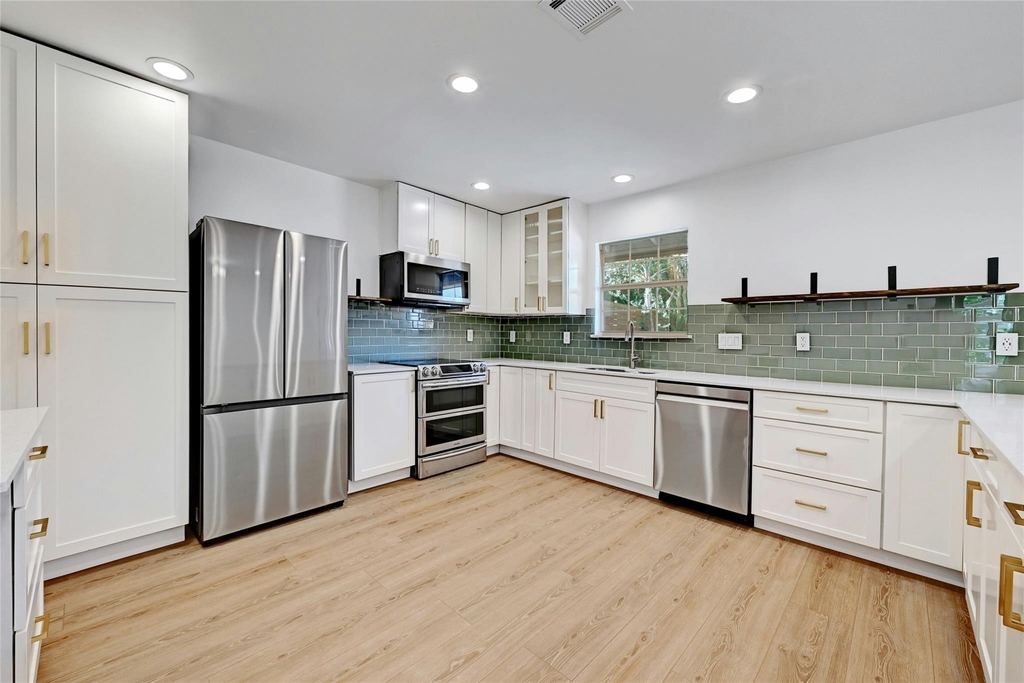 2604 Berkett Dr - Photo 6