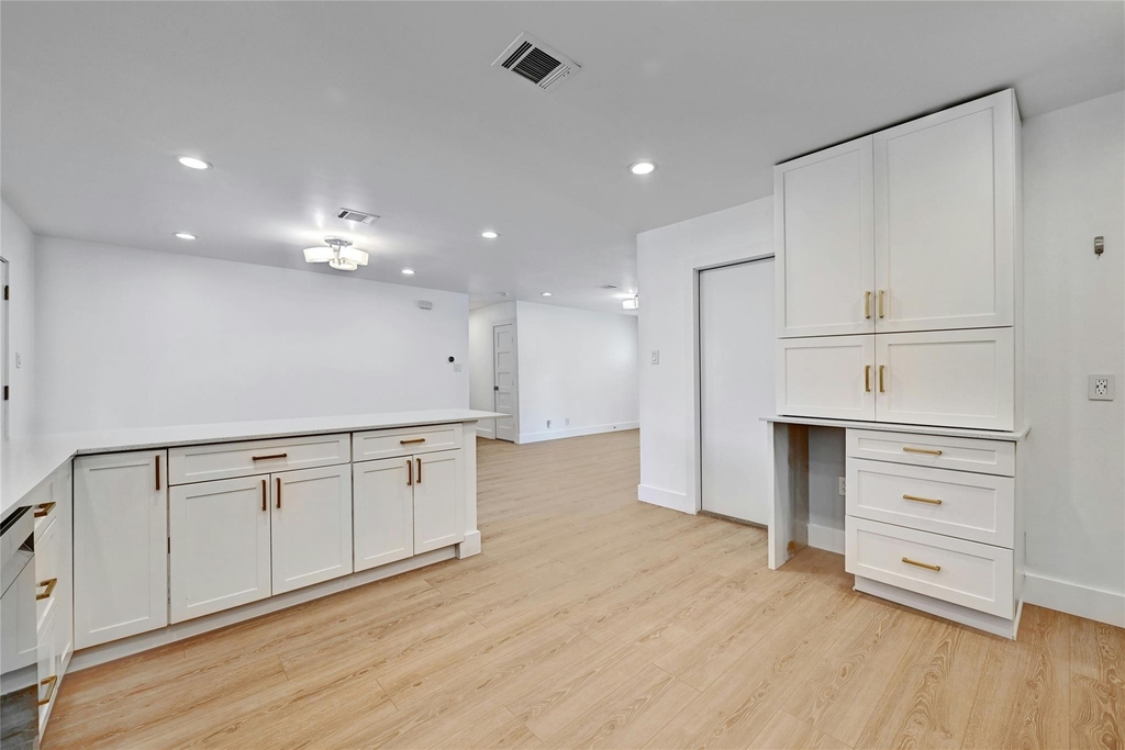 2604 Berkett Dr - Photo 9