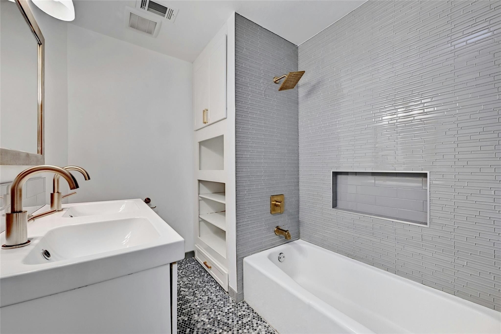 2604 Berkett Dr - Photo 18