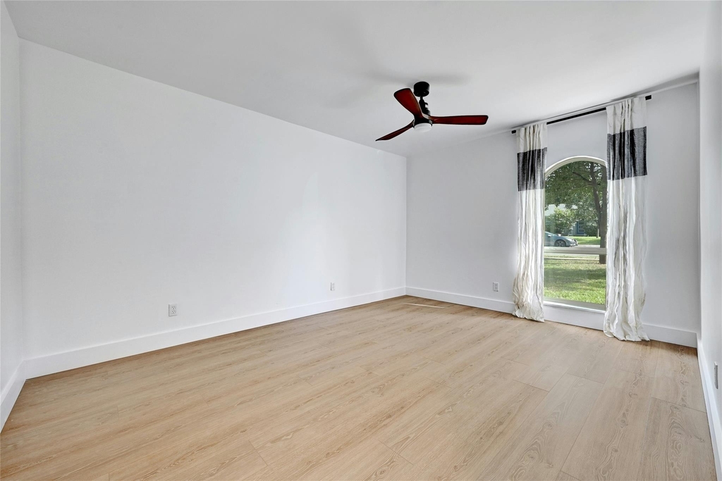 2604 Berkett Dr - Photo 16