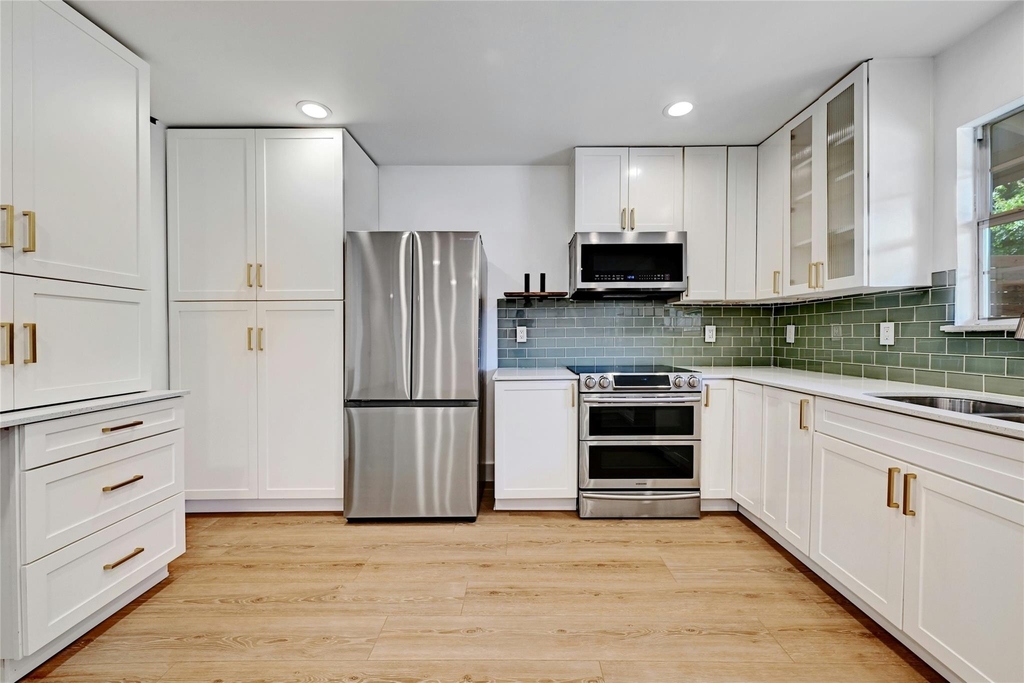 2604 Berkett Dr - Photo 10