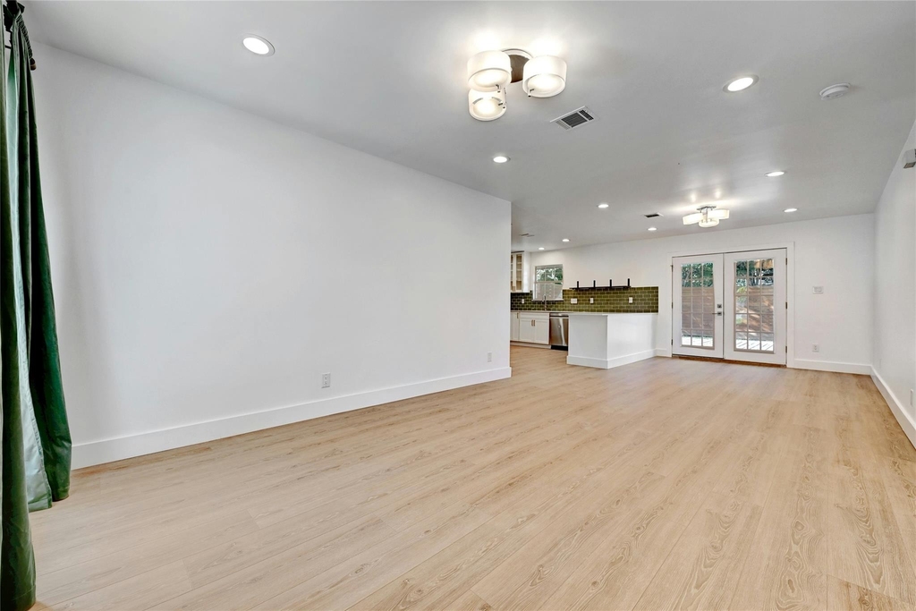 2604 Berkett Dr - Photo 4