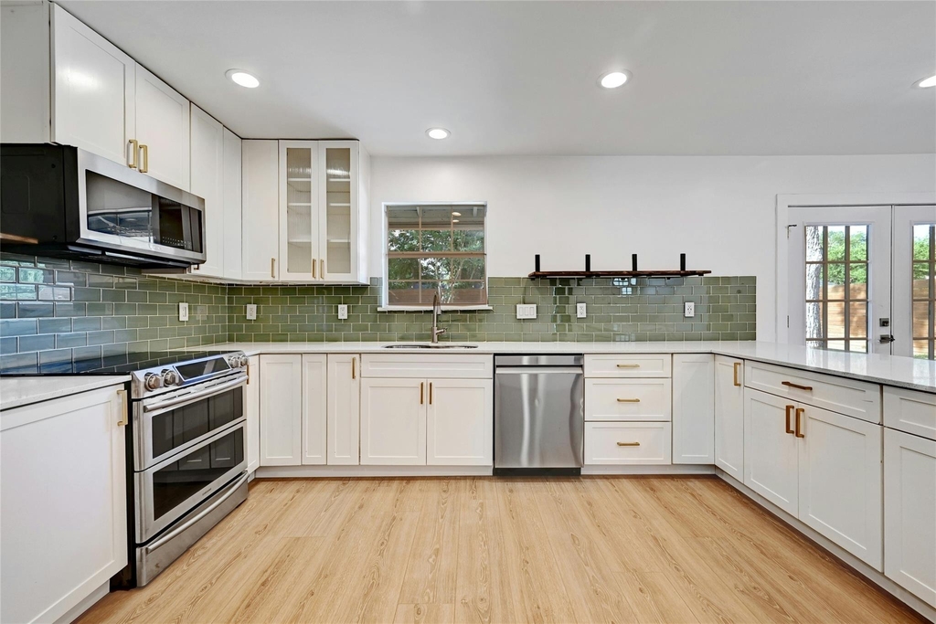 2604 Berkett Dr - Photo 7