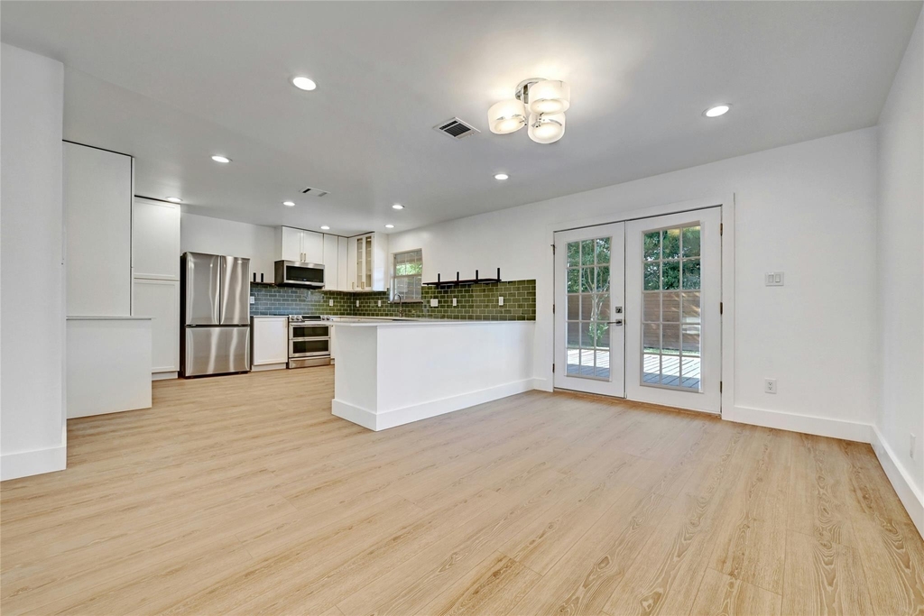2604 Berkett Dr - Photo 5