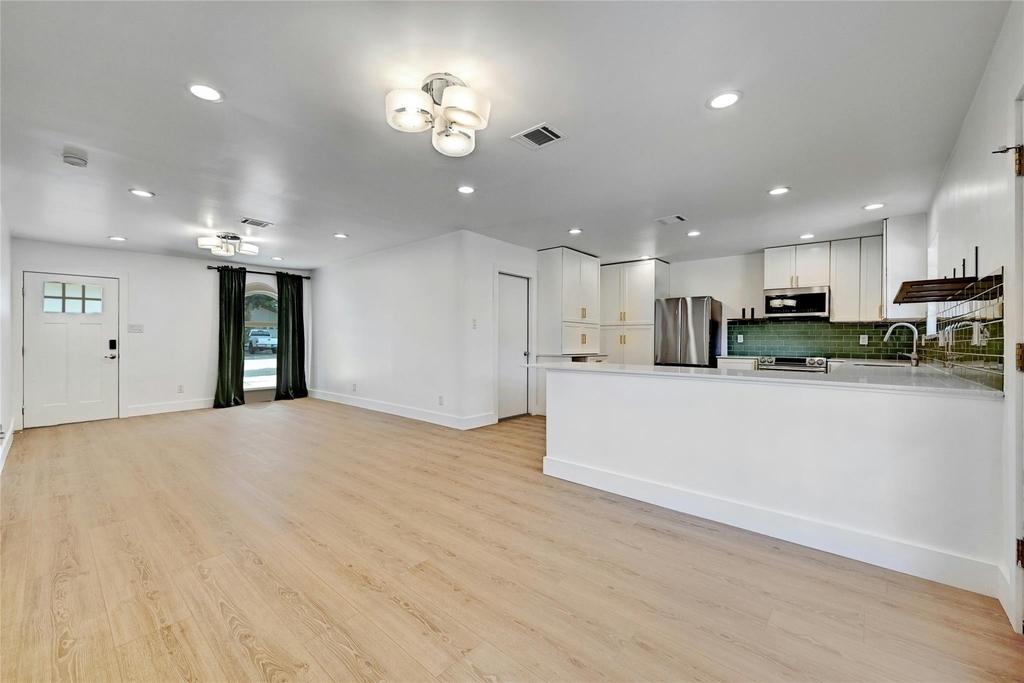 2604 Berkett Dr - Photo 2