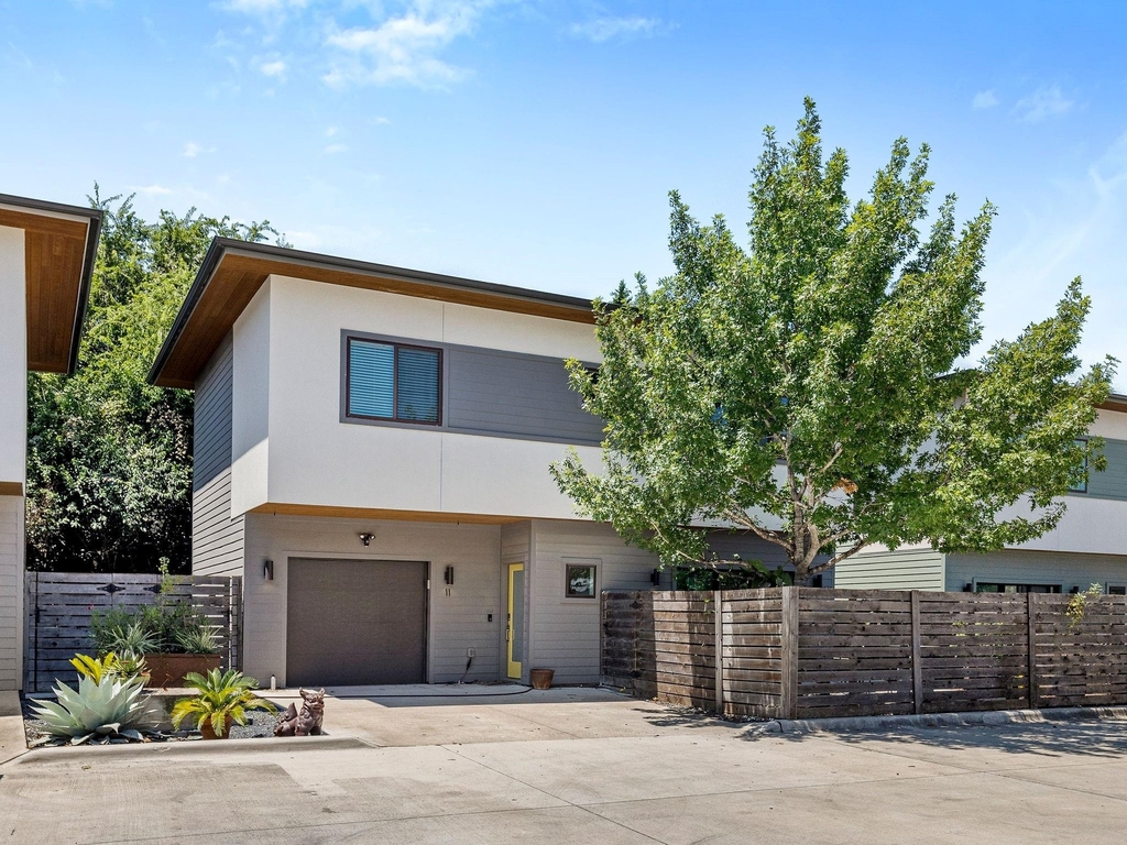 2101 Montopolis Dr - Photo 0