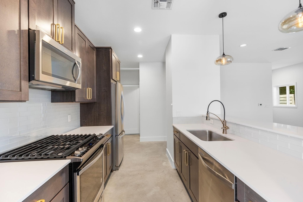 2101 Montopolis Dr - Photo 7