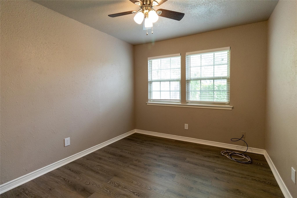 1003 Hyridge St - Photo 8