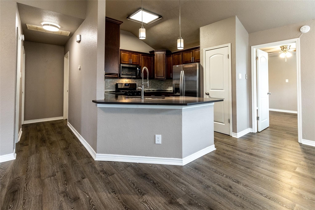 1003 Hyridge St - Photo 3