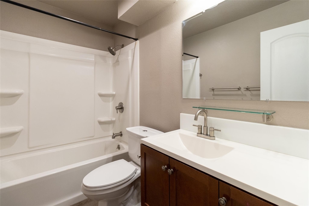 1003 Hyridge St - Photo 10