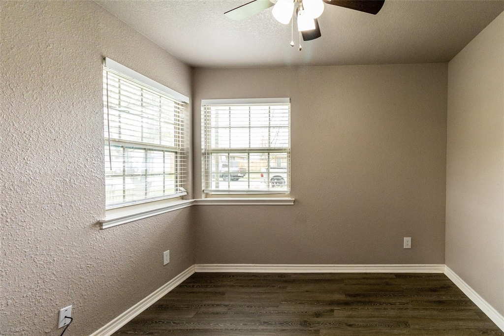 1003 Hyridge St - Photo 9