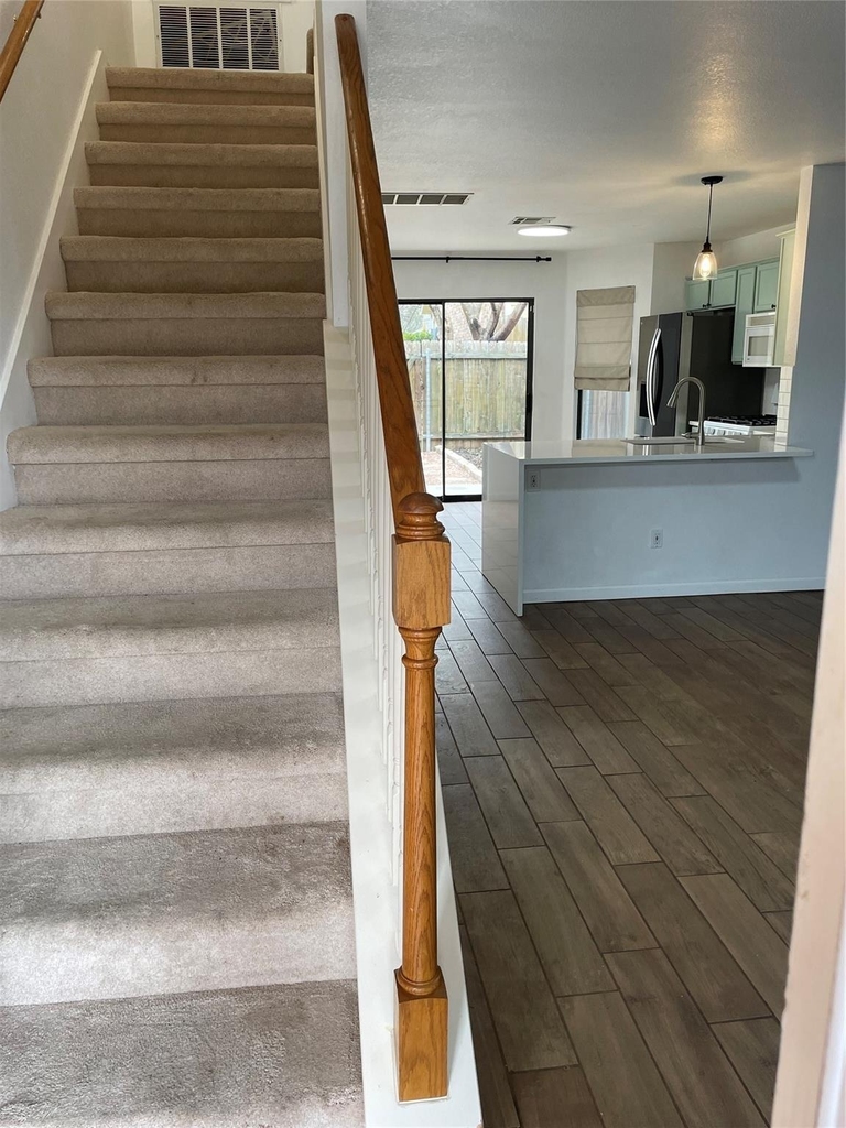 11901 Swearingen Dr - Photo 2
