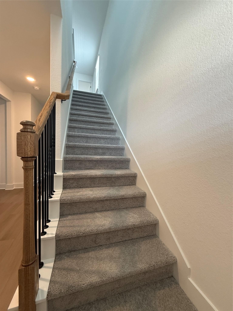 593 Tailwind Dr - Photo 4