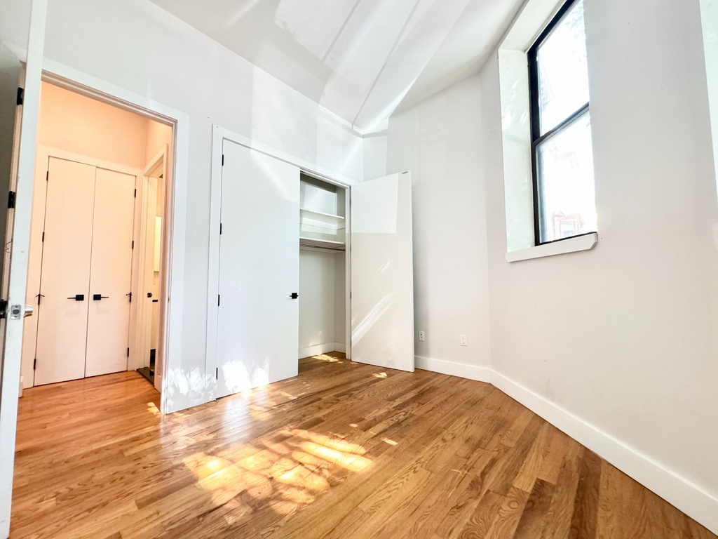 481 Evergreen Avenue - Photo 7