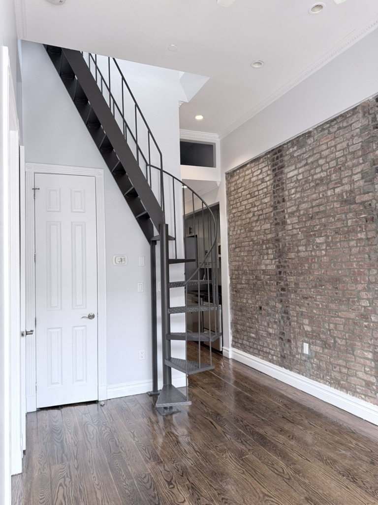 East 13th Street - Photo 4
