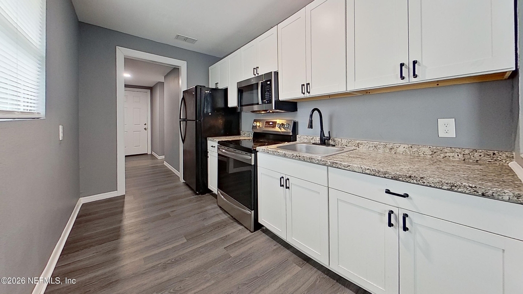 535 W 59th Street - Photo 3