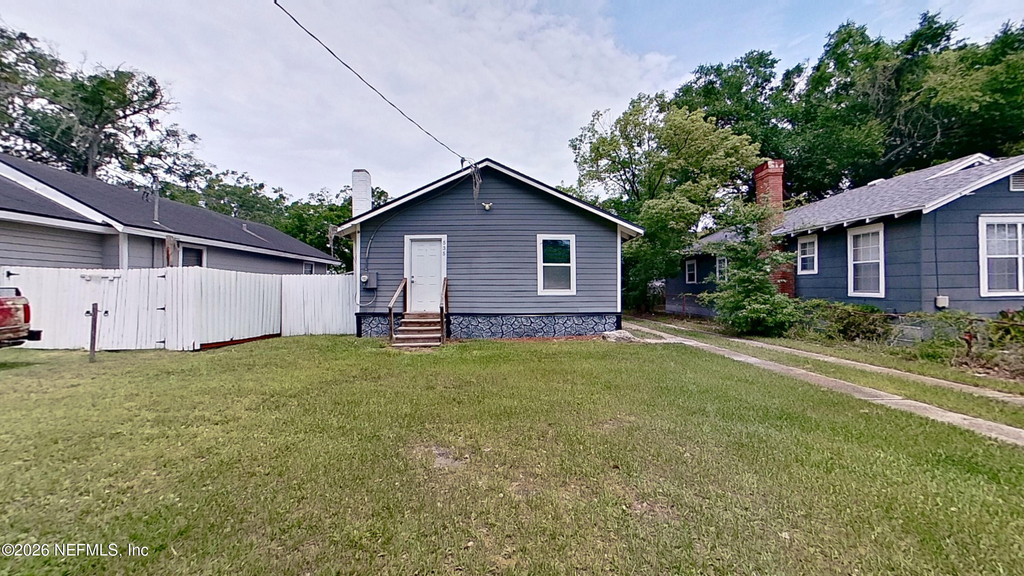 535 W 59th Street - Photo 1