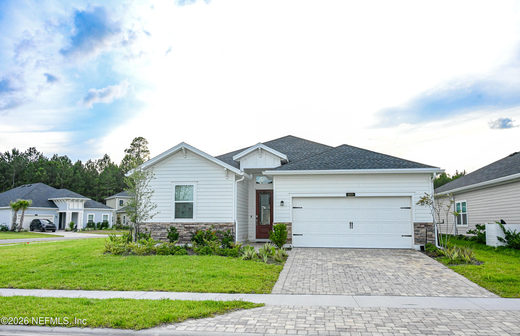 633 Superior Boulevard - Photo 0