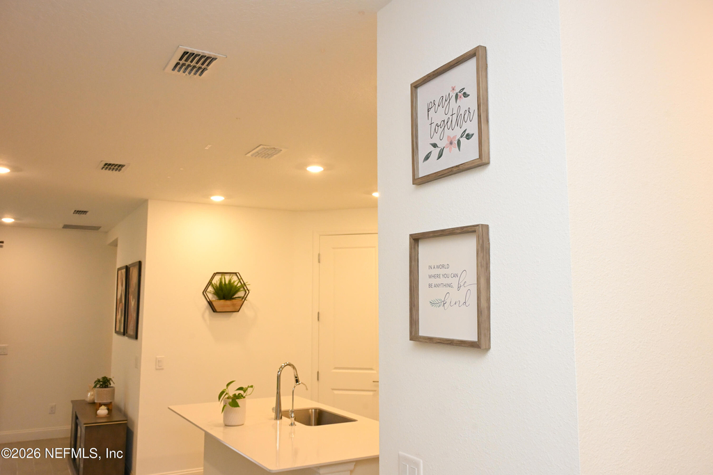 633 Superior Boulevard - Photo 10