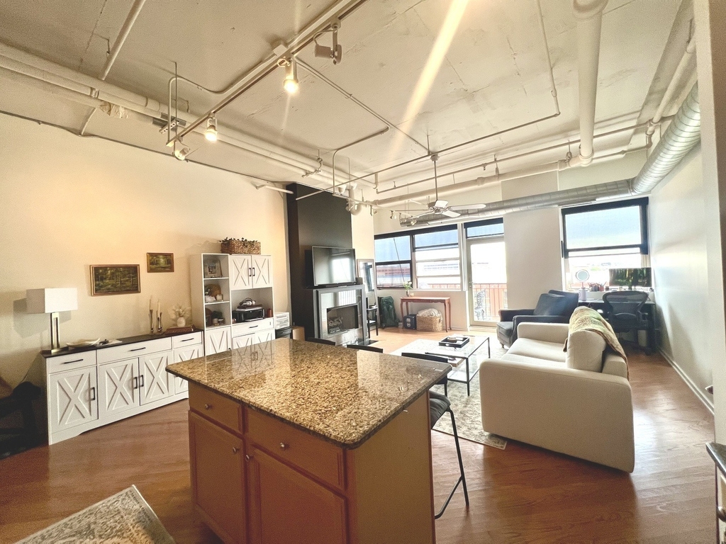 500 S Clinton Street - Photo 2