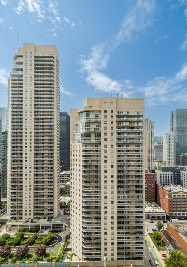 33 W Ontario Street - Photo 16