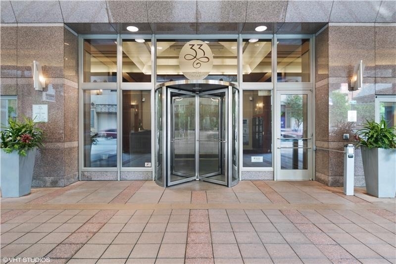 33 W Ontario Street - Photo 52