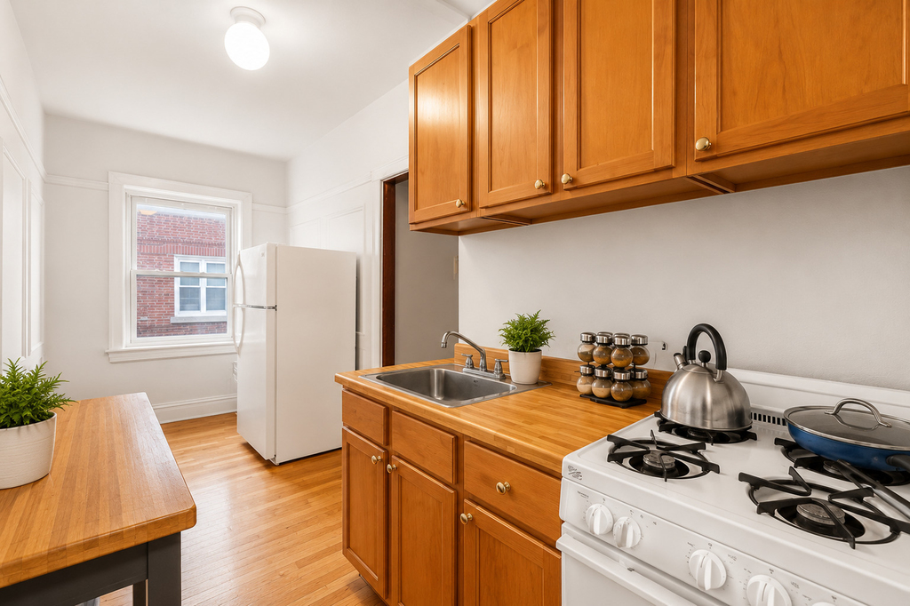 658 W Oakdale Avenue - Photo 4