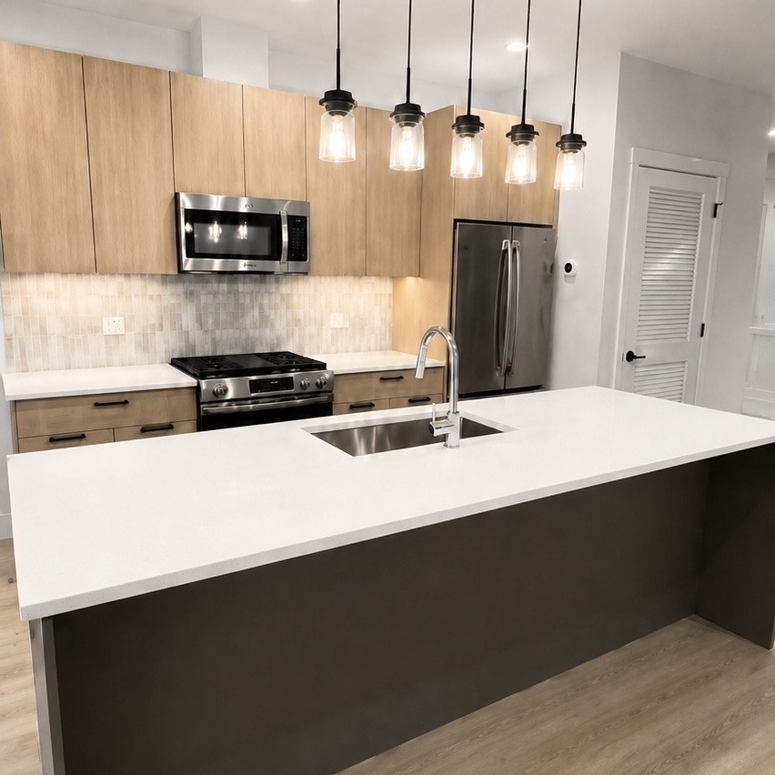 904 W Dakin Street - Photo 1