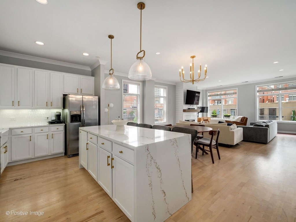 550 W Fulton Street - Photo 1