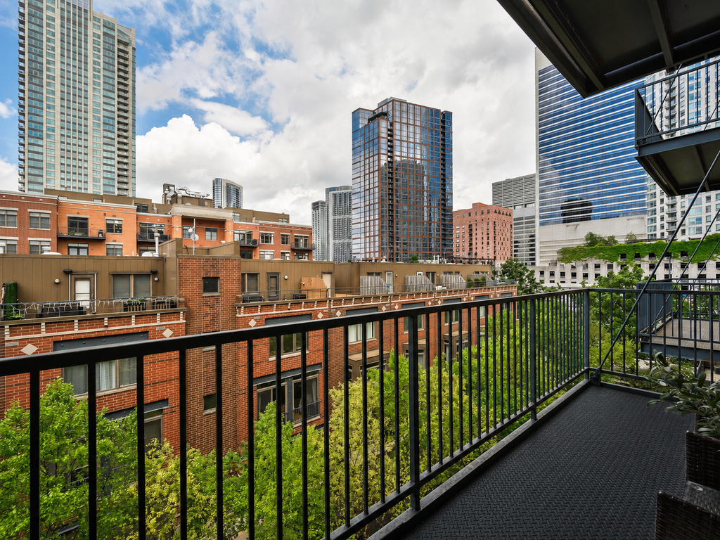 550 W Fulton Street - Photo 16