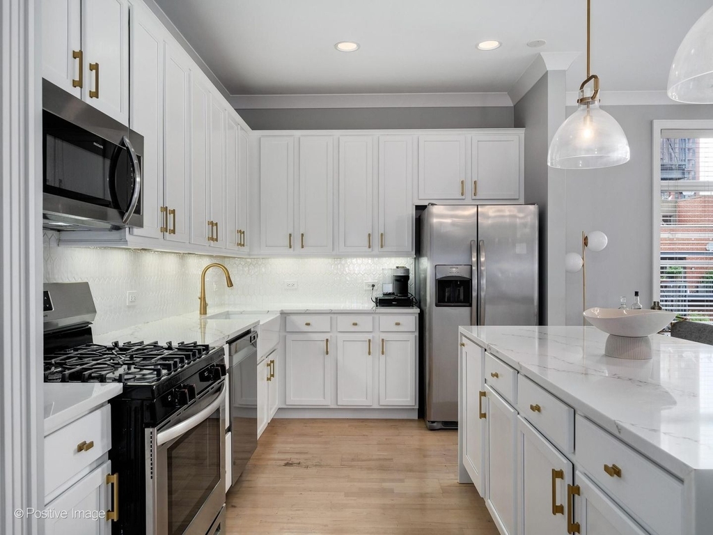 550 W Fulton Street - Photo 8