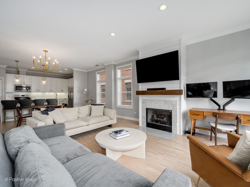 550 W Fulton Street - Photo 4