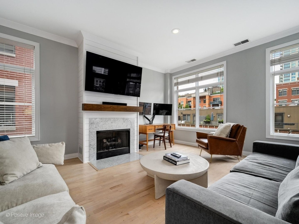 550 W Fulton Street - Photo 3