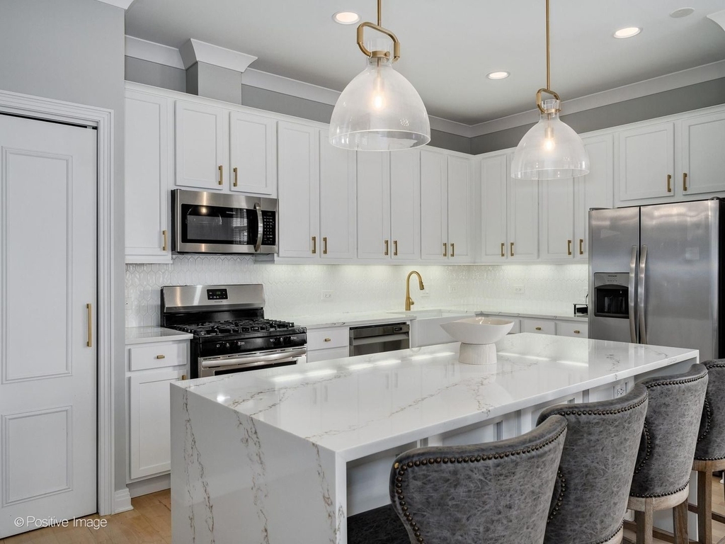 550 W Fulton Street - Photo 9