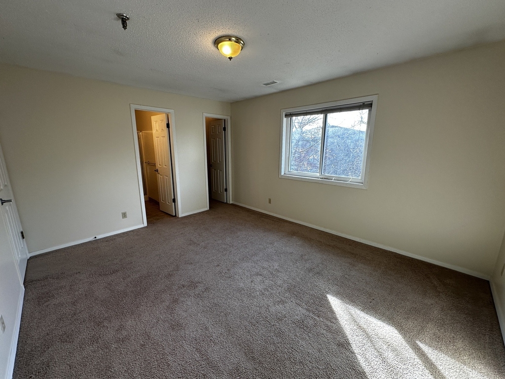 1340 Brook Street - Photo 6