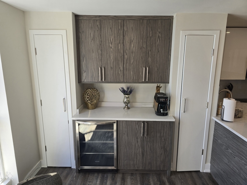 227 E Walton Place - Photo 2